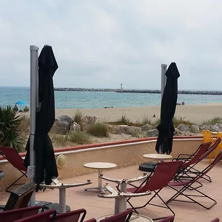 En Naturiste En Bord De *